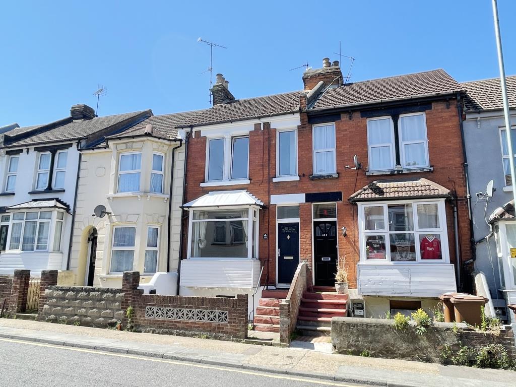 Lot: 27 - LARGE HOUSE FOR REFURBISHMENT -